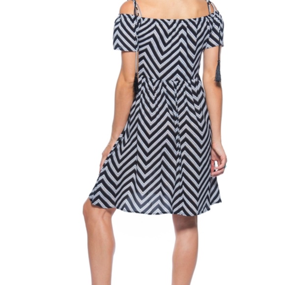 STRIPED BOHO OFF THE SHOULDER MIDI DRESS - Picture 4 of 4